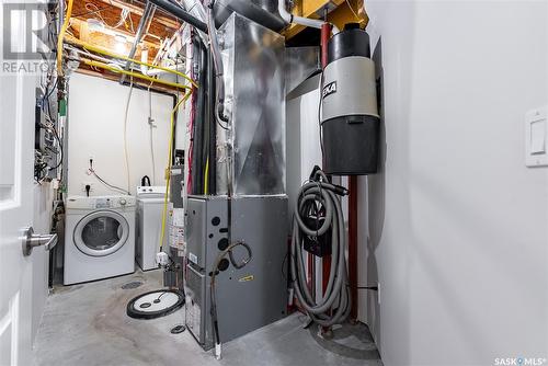 1208 6Th Avenue N, Saskatoon, SK - Indoor Photo Showing Laundry Room