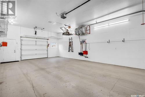 1208 6Th Avenue N, Saskatoon, SK - Indoor Photo Showing Garage