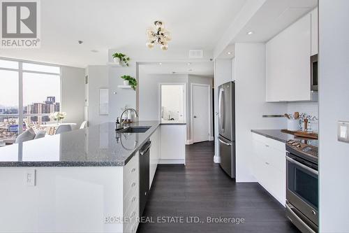 2403 - 231 Fort York Boulevard, Toronto, ON - Indoor Photo Showing Kitchen With Upgraded Kitchen