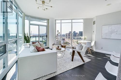 2403 - 231 Fort York Boulevard, Toronto, ON - Indoor Photo Showing Living Room