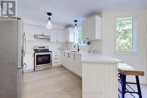 30 Ambler Bay, Barrie, ON - Indoor Photo Showing Kitchen With Upgraded Kitchen