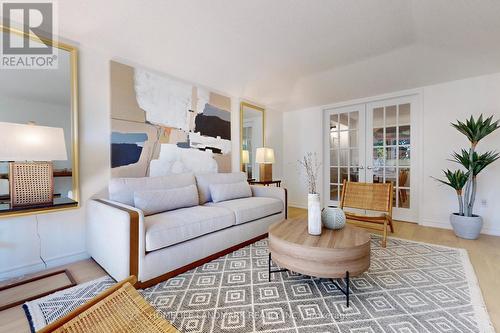 30 Ambler Bay, Barrie, ON - Indoor Photo Showing Living Room