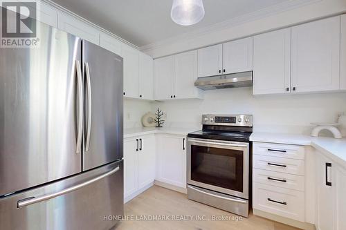 30 Ambler Bay, Barrie, ON - Indoor Photo Showing Kitchen