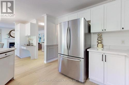 30 Ambler Bay, Barrie, ON - Indoor Photo Showing Kitchen