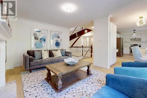 30 Ambler Bay, Barrie, ON - Indoor Photo Showing Living Room