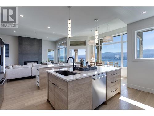 1608 Braeburn Court, West Kelowna, BC - Indoor Photo Showing Kitchen With Upgraded Kitchen