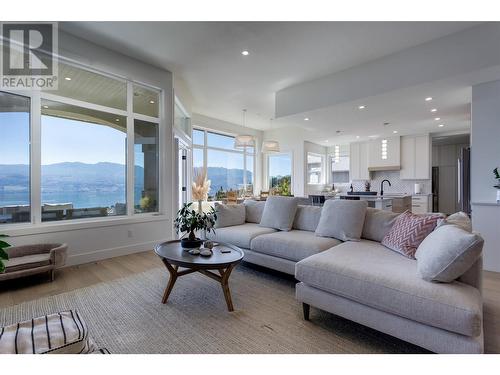 1608 Braeburn Court, West Kelowna, BC - Indoor Photo Showing Living Room