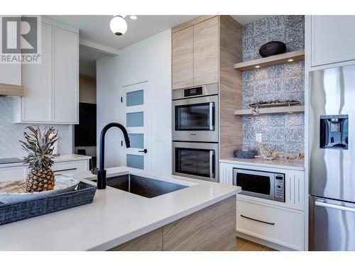 1608 Braeburn Court, West Kelowna, BC - Indoor Photo Showing Kitchen With Upgraded Kitchen