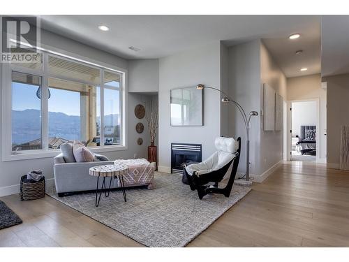 1608 Braeburn Court, West Kelowna, BC - Indoor Photo Showing Living Room With Fireplace