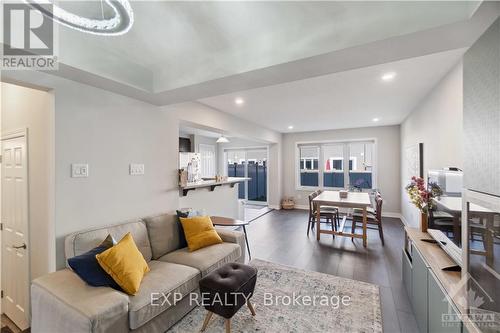 561 Chimney Corner Terrace, Ottawa, ON - Indoor Photo Showing Living Room