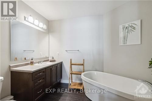 561 Chimney Corner Terrace, Ottawa, ON - Indoor Photo Showing Bathroom