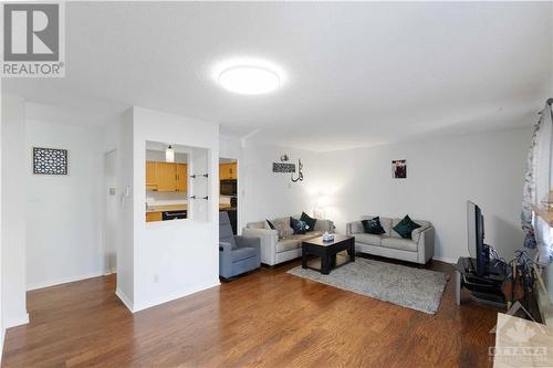 6 Terrace Drive Unit#207, Ottawa, ON - Indoor Photo Showing Living Room