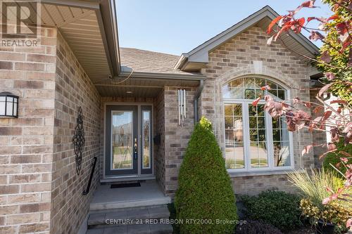 132 Deborah Drive, Strathroy-Caradoc (Ne), ON - Outdoor With Facade