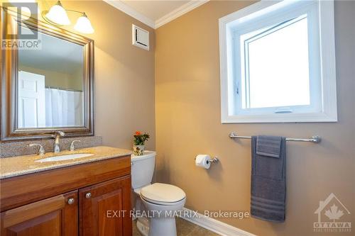 1472 South Russell Road, Russell, ON - Indoor Photo Showing Bathroom