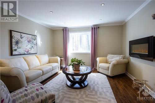 1472 South Russell Road, Russell, ON - Indoor Photo Showing Living Room