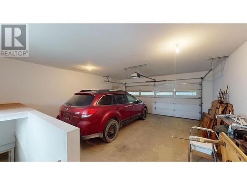 2375 1St Street Unit# 15, Cranbrook, BC - Indoor Photo Showing Garage