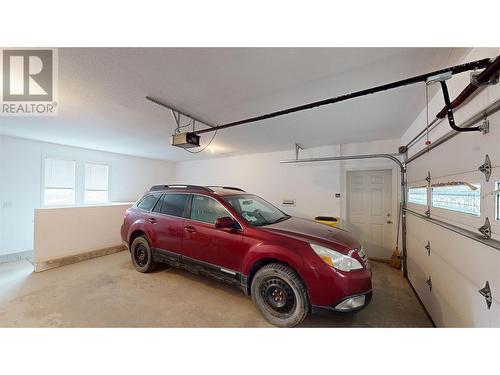 2375 1St Street Unit# 15, Cranbrook, BC - Indoor Photo Showing Garage