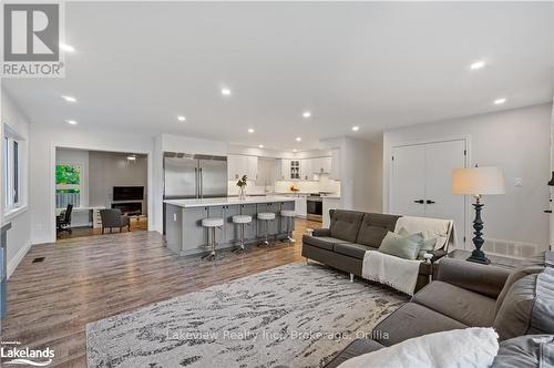 3914 Rosemary Lane, Innisfil, ON - Indoor Photo Showing Living Room