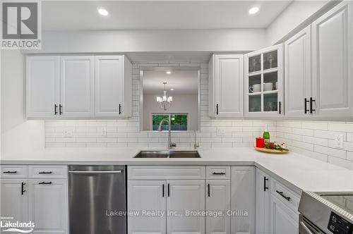 3914 Rosemary Lane, Innisfil, ON - Indoor Photo Showing Kitchen With Double Sink With Upgraded Kitchen