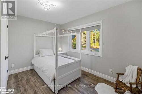 3914 Rosemary Lane, Innisfil, ON - Indoor Photo Showing Bedroom