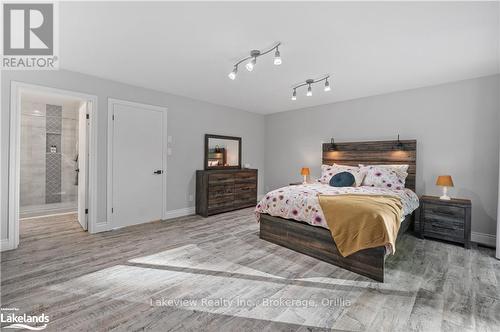 3914 Rosemary Lane, Innisfil, ON - Indoor Photo Showing Bedroom