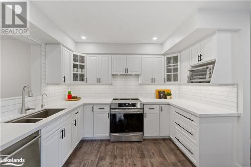 3914 Rosemary Lane, Innisfil, ON - Indoor Photo Showing Kitchen With Double Sink With Upgraded Kitchen