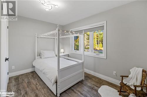 3914 Rosemary Lane, Innisfil, ON - Indoor Photo Showing Bedroom