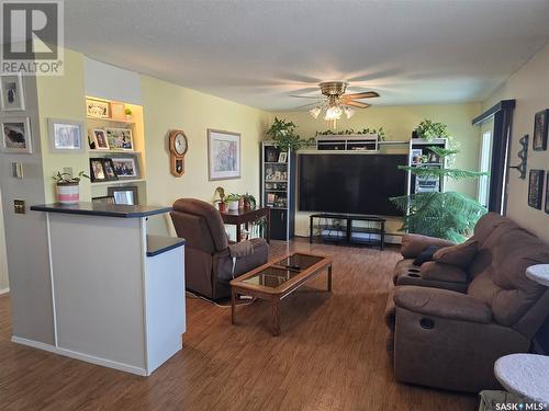 Abcd 201 King Street, Punnichy, SK - Indoor Photo Showing Living Room