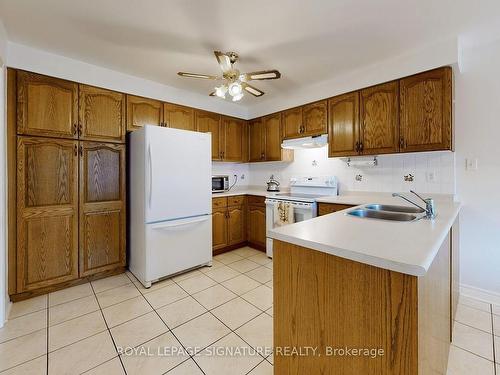 622 Bristol Rd W, Mississauga, ON - Indoor Photo Showing Kitchen With Double Sink