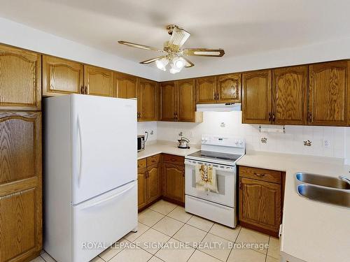 622 Bristol Rd W, Mississauga, ON - Indoor Photo Showing Kitchen With Double Sink