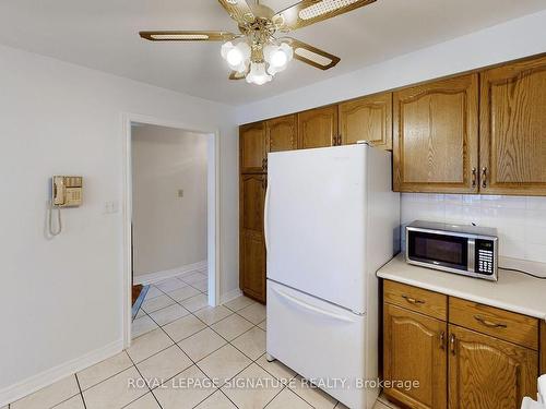 622 Bristol Rd W, Mississauga, ON - Indoor Photo Showing Kitchen