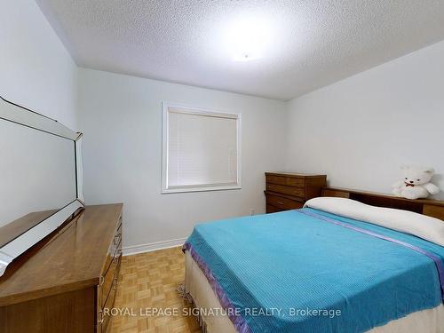 622 Bristol Rd W, Mississauga, ON - Indoor Photo Showing Bedroom