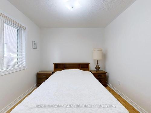 622 Bristol Rd W, Mississauga, ON - Indoor Photo Showing Bedroom