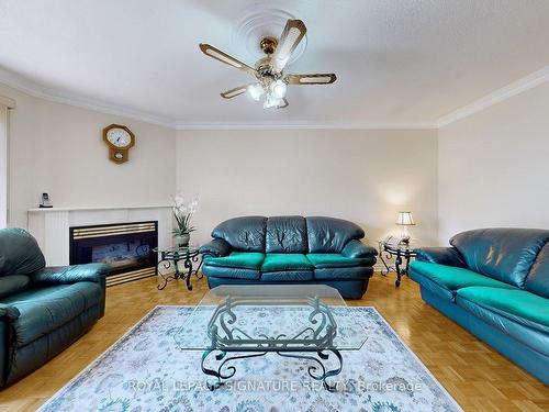 622 Bristol Rd W, Mississauga, ON - Indoor Photo Showing Living Room With Fireplace