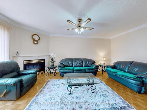 622 Bristol Rd W, Mississauga, ON - Indoor Photo Showing Living Room With Fireplace