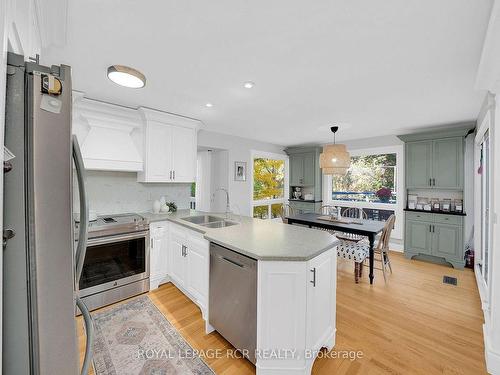 8 Grace Crt, Caledon, ON - Indoor Photo Showing Kitchen With Double Sink