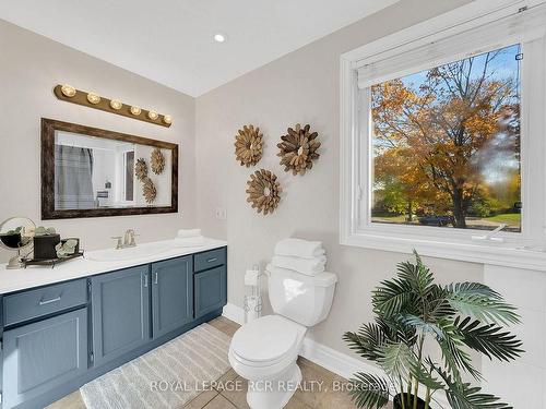 8 Grace Crt, Caledon, ON - Indoor Photo Showing Bathroom