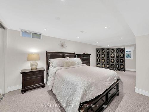 8 Grace Crt, Caledon, ON - Indoor Photo Showing Bedroom