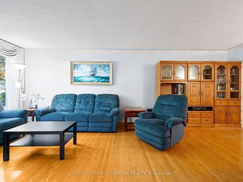 3462 Bannerhill Ave, Mississauga, ON - Indoor Photo Showing Living Room