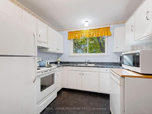 3462 Bannerhill Ave, Mississauga, ON - Indoor Photo Showing Kitchen With Double Sink