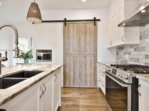 Cuisine - 217 Rue Des Pinsons, Magog, QC - Indoor Photo Showing Kitchen With Double Sink With Upgraded Kitchen