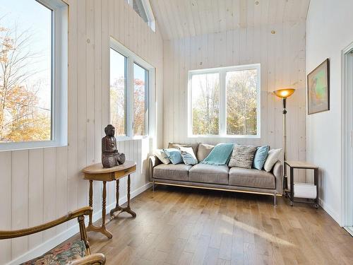 VÃ©randa - 217 Rue Des Pinsons, Magog, QC - Indoor Photo Showing Living Room