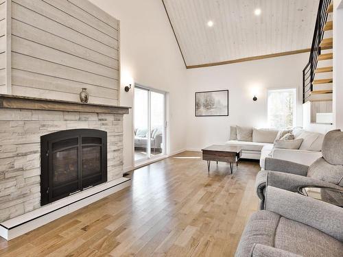 Salon - 217 Rue Des Pinsons, Magog, QC - Indoor Photo Showing Living Room With Fireplace