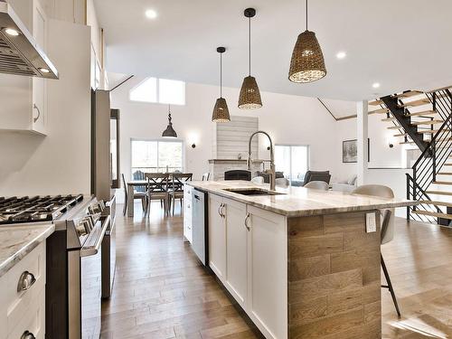 Cuisine - 217 Rue Des Pinsons, Magog, QC - Indoor Photo Showing Kitchen With Upgraded Kitchen