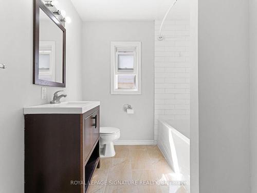 115 Lancaster St W, Kitchener, ON - Indoor Photo Showing Bathroom