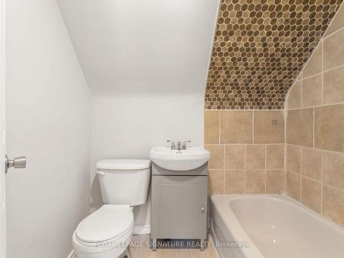 115 Lancaster St W, Kitchener, ON - Indoor Photo Showing Bathroom