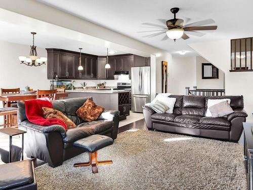 6532 Mary Dr, Niagara Falls, ON - Indoor Photo Showing Living Room