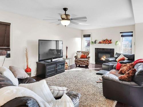 6532 Mary Dr, Niagara Falls, ON - Indoor Photo Showing Living Room With Fireplace