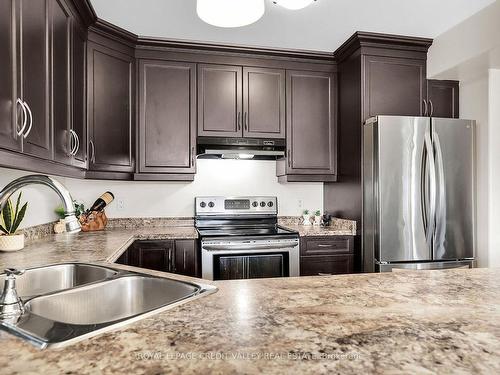 6532 Mary Dr, Niagara Falls, ON - Indoor Photo Showing Kitchen With Double Sink With Upgraded Kitchen