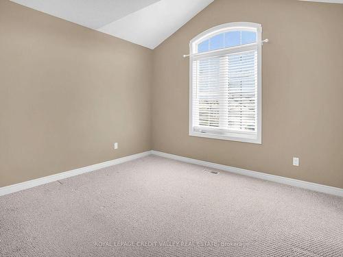 6532 Mary Dr, Niagara Falls, ON - Indoor Photo Showing Other Room